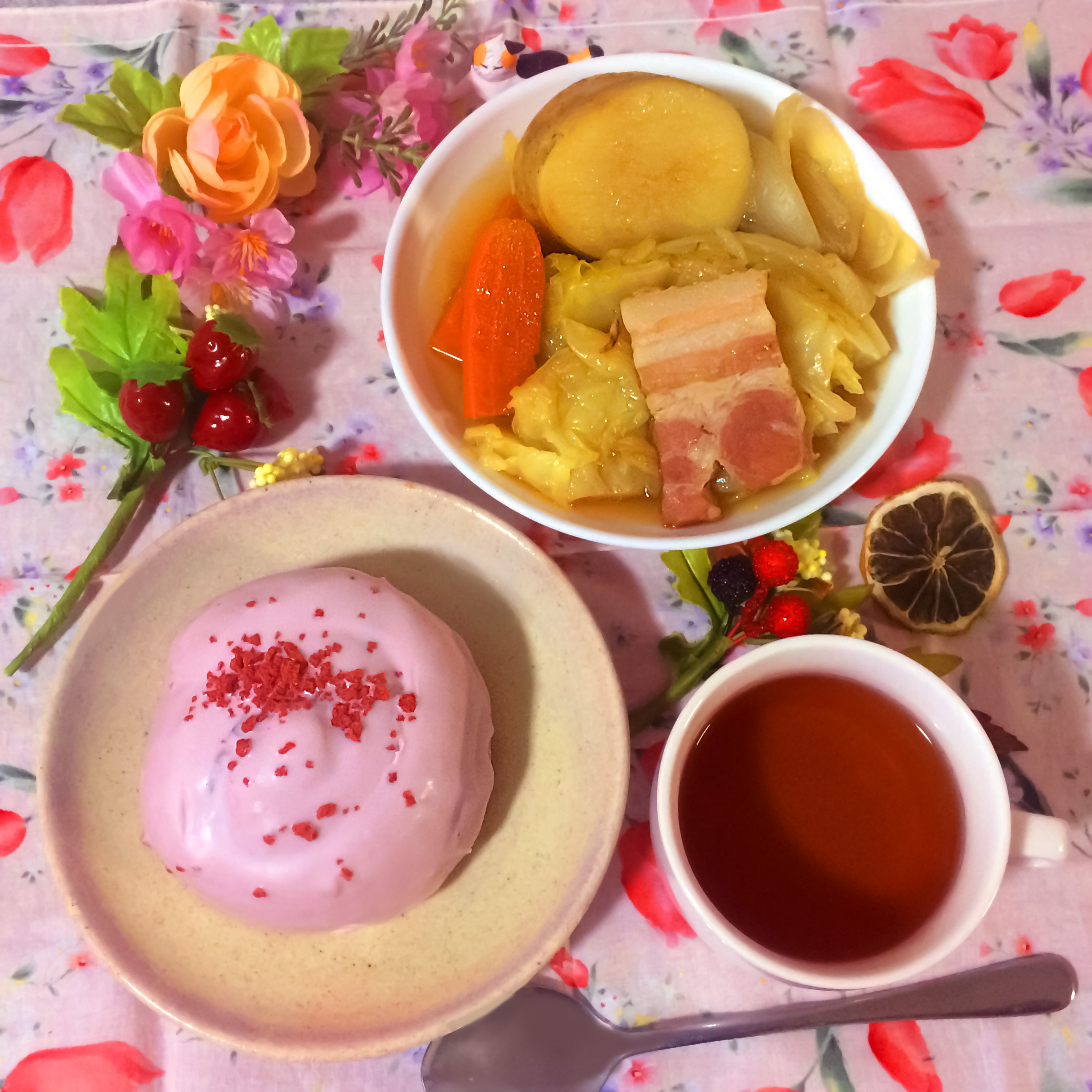 セブンイレブン「桜と苺のしっとりロール」の実食　発売日 2022年03月08日